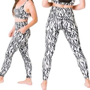 Zyia Active Safari Pocket High Rise 7/8 Leggings Zebra Print Size 6-8